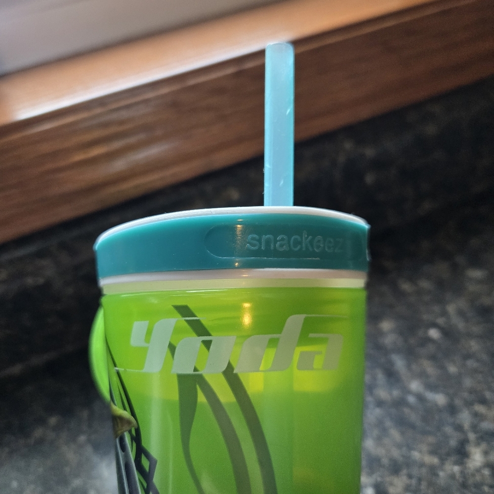 Green Yoda Tumbler with Straw - Picture 10 of 14